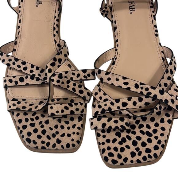 JustFab Wild & Free Sandals Womens 8.5 Brown Cheetah Print Strappy Toe Loop Chic - Picture 3 of 6
